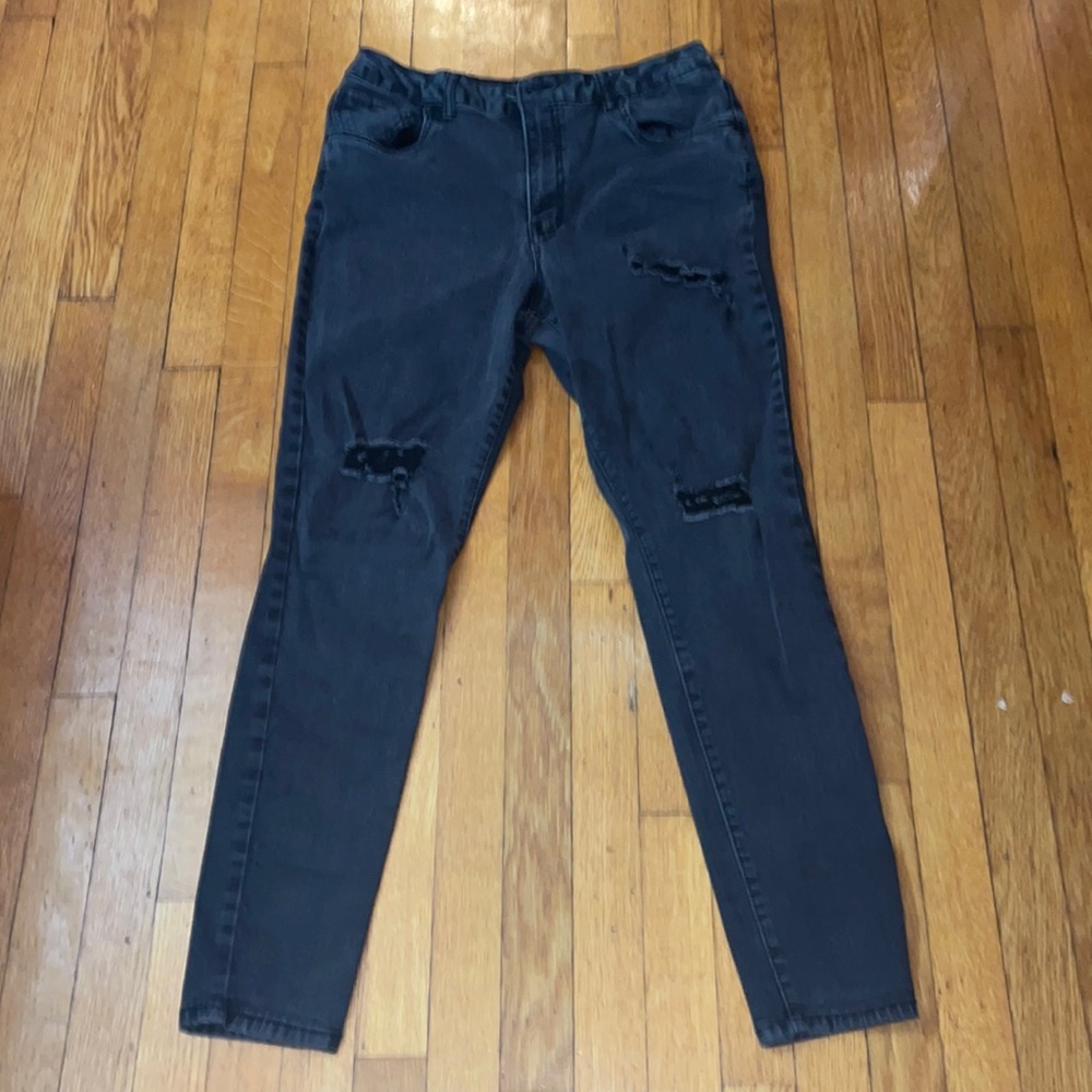 Black ripped jean’s